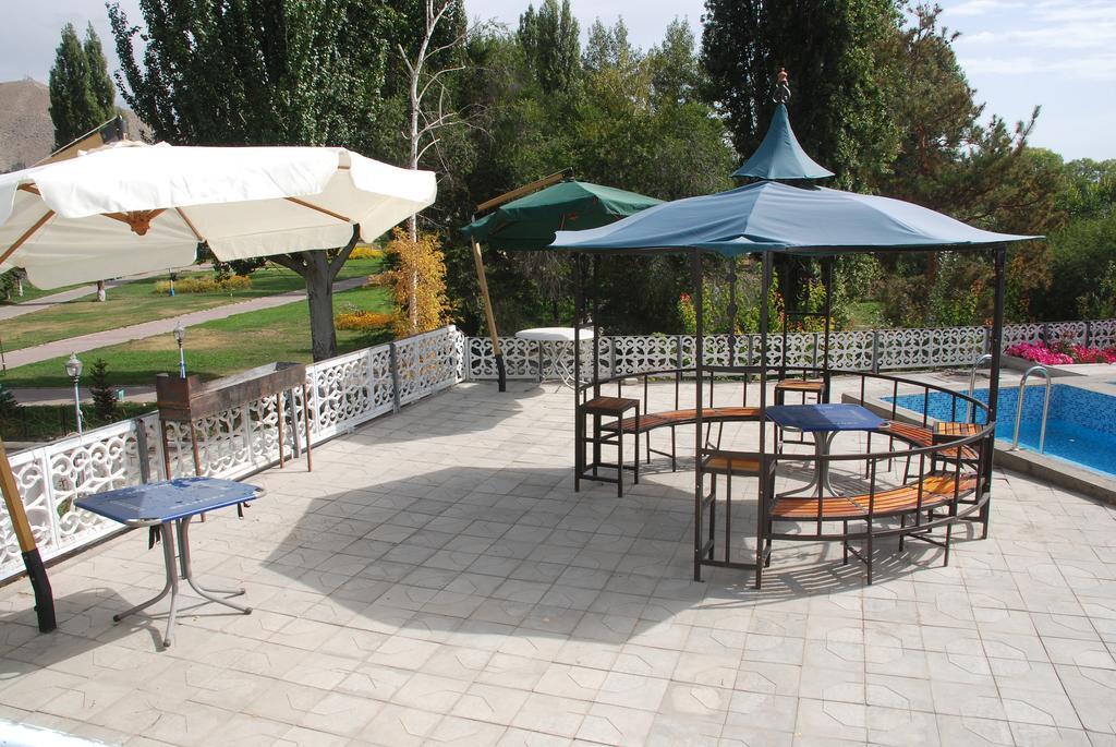 Hotel " У Татьяны" Tscholponata Exterior foto